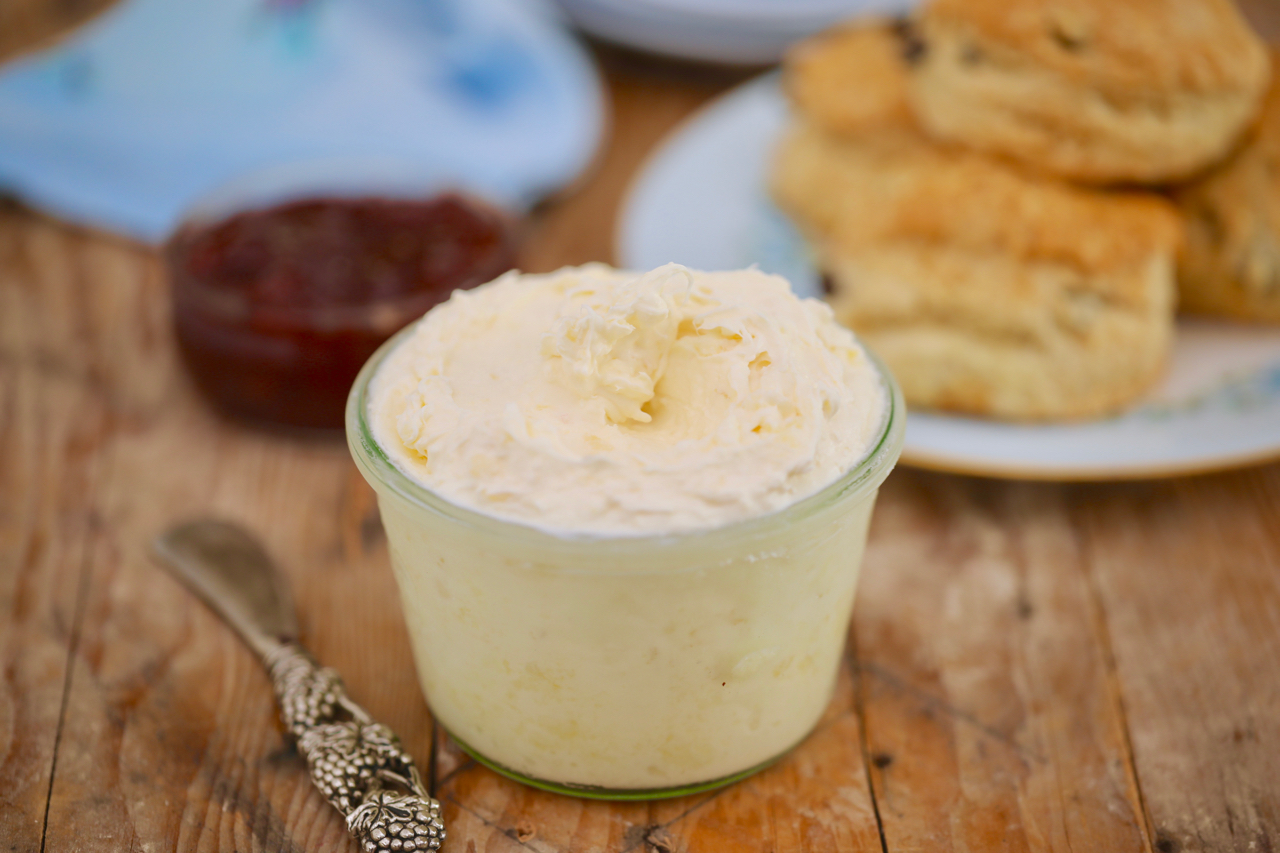 How to make clotted cream