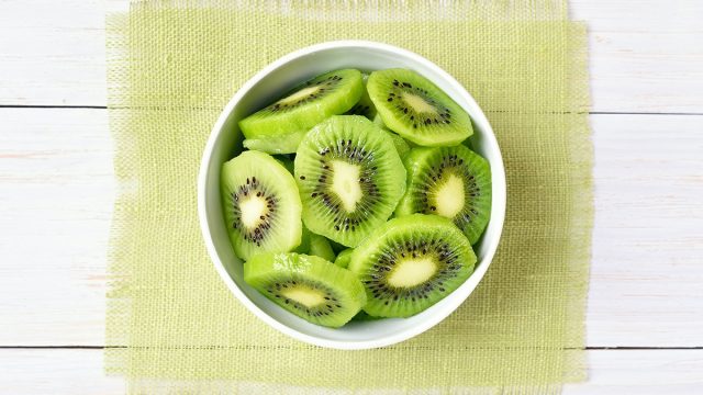 How to eat kiwi fruit?