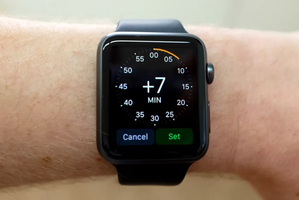 how to change time on apple watch