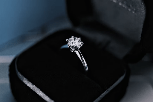 5 Tips & Tricks For Selling Diamond Jewelry 2023