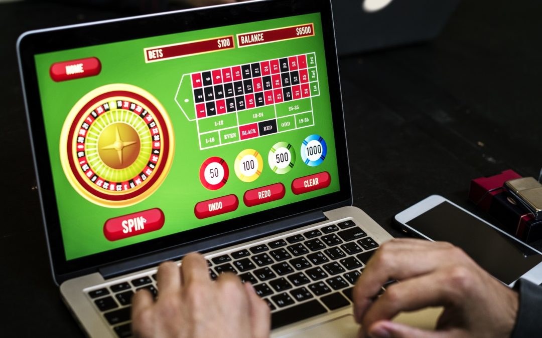 The Advantages of Online Gambling and Tips for Playing Online Slot Machines